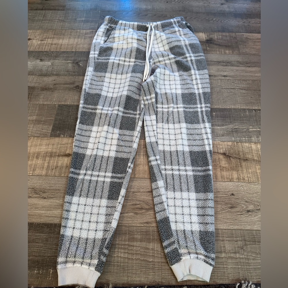 Grey and white aerie sweat pants.